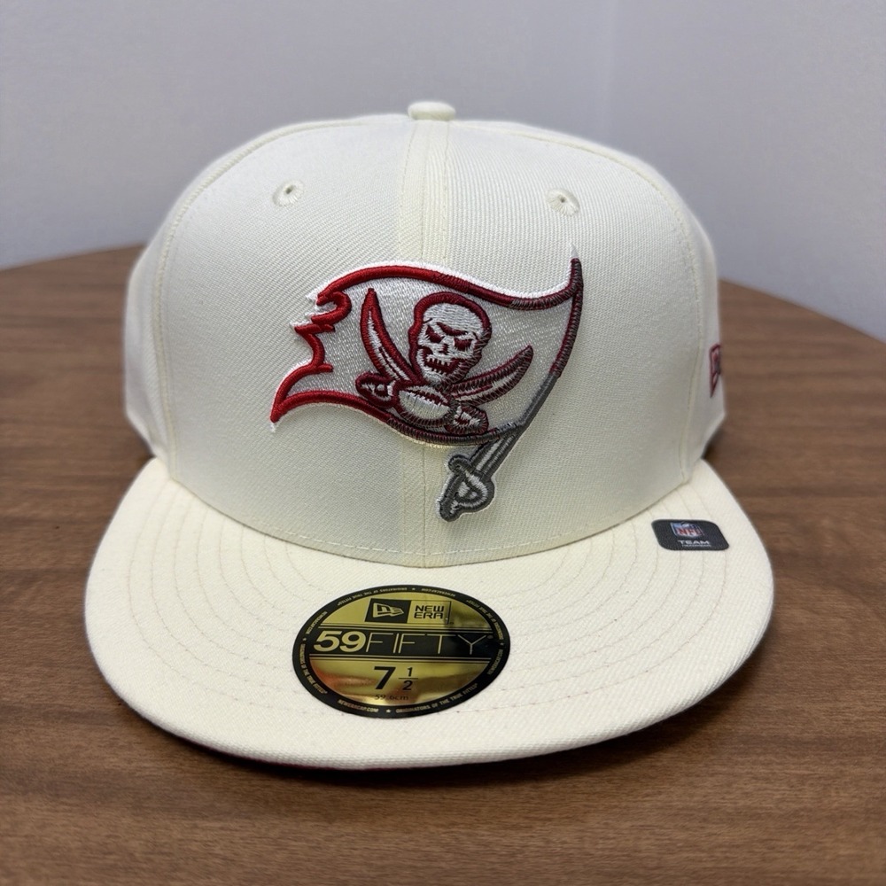 Men's‎ New Era Cream Tampa Bay Buccaneers Chrome Color Dim 59FIFTY Fitted 7 1/2